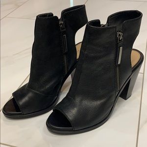 Gianni Bini Xanderr Peep Toe Heels